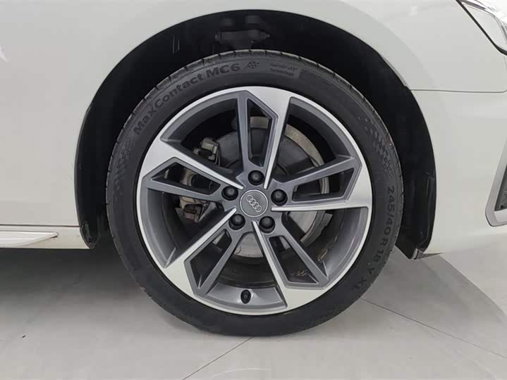 Фото 6 - Audi A4L