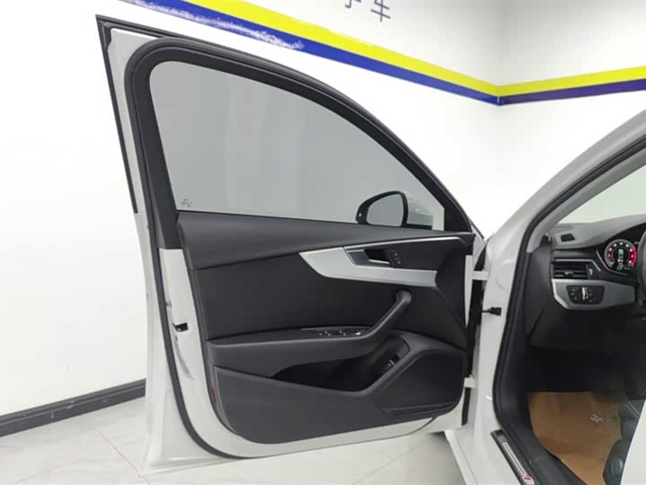 Фото 7 - Audi A4L