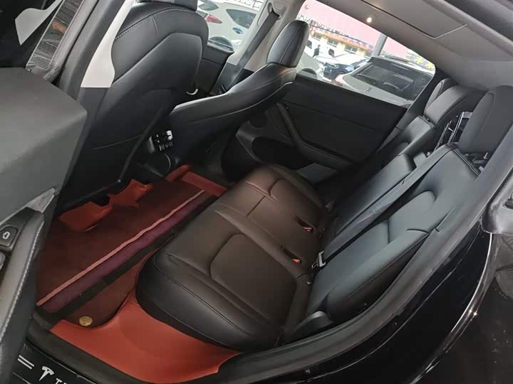 Фото 17 - Tesla Model Y