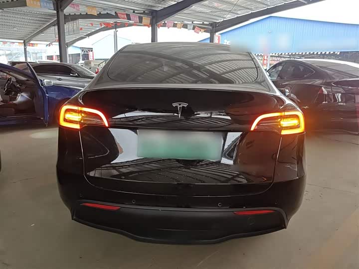 Фото 6 - Tesla Model Y