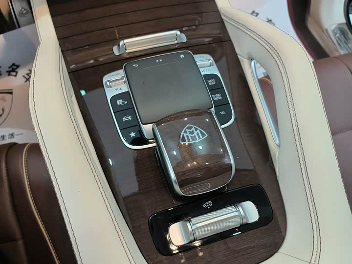 Фото 18 - Mercedes-Benz Maybach GLS