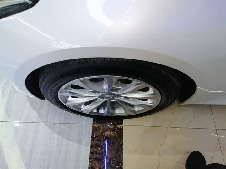 Фото 23 - Cadillac CT5