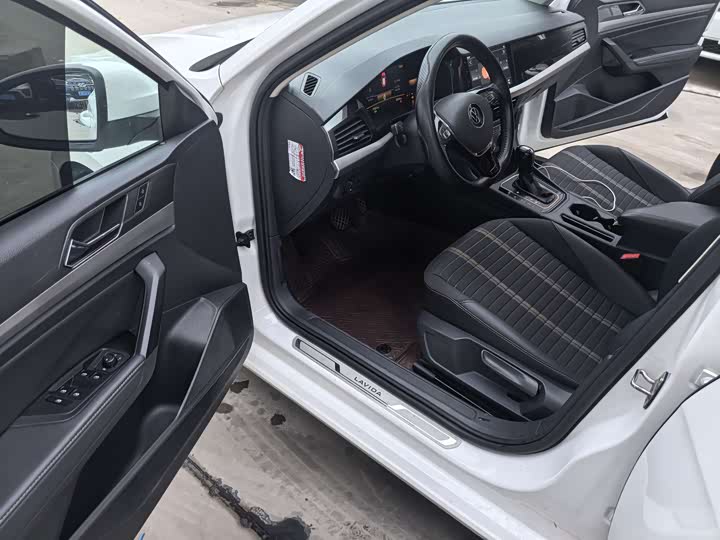 Фото 11 - Volkswagen Lavida