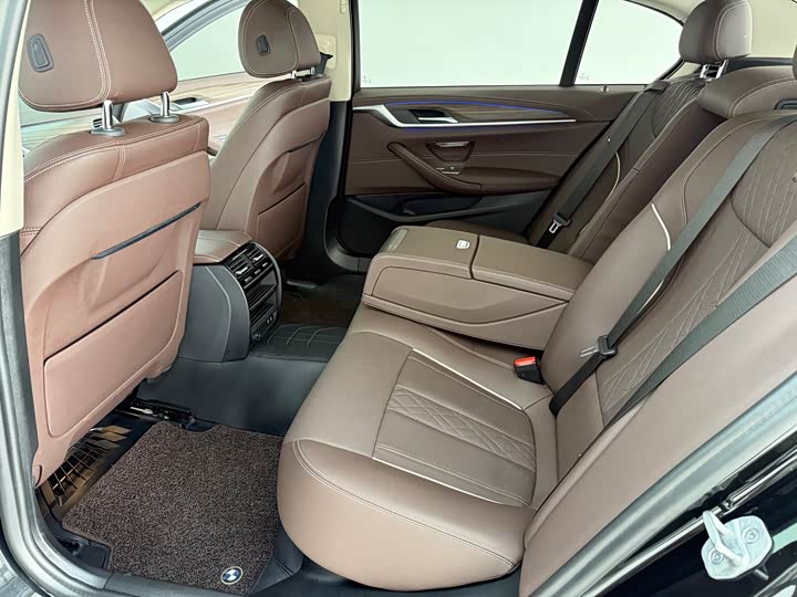 Фото 12 - BMW 5 Series