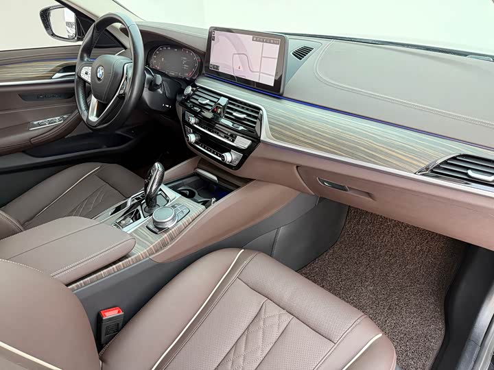 Фото 16 - BMW 5 Series