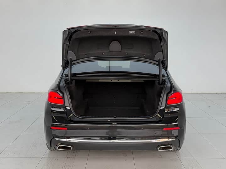 Фото 18 - BMW 5 Series