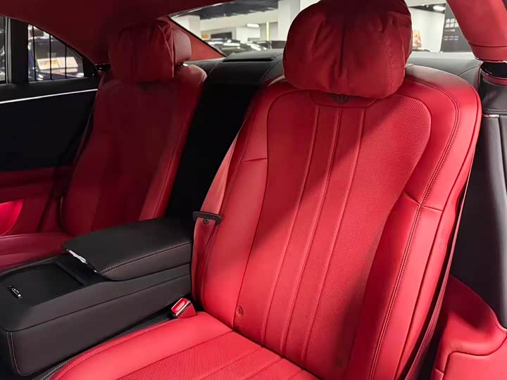 Фото 8 - Bentley Flying Spur