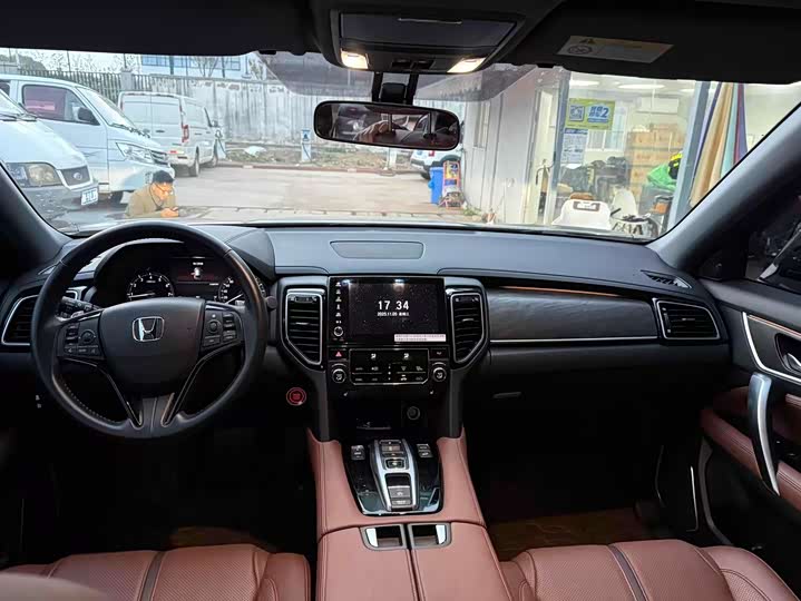 Фото 3 - Honda UR-V