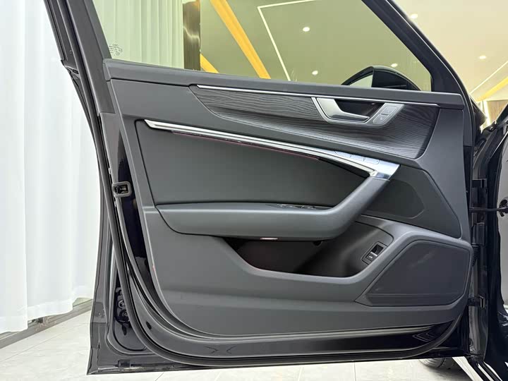 Фото 3 - Audi A6L