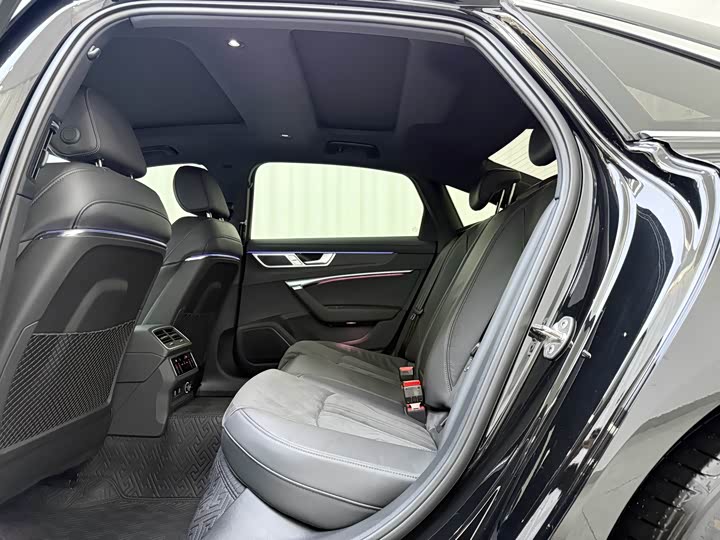 Фото 5 - Audi A6L