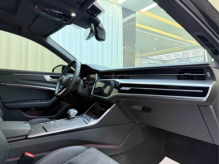 Фото 7 - Audi A6L