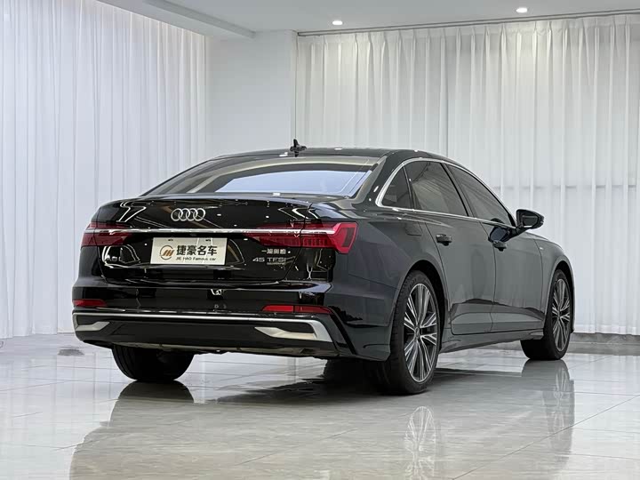 Фото 8 - Audi A6L