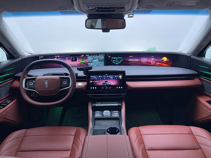 Фото 10 - Lincoln Nautilus