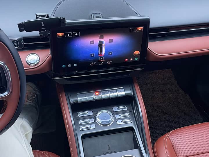 Фото 12 - Lincoln Nautilus