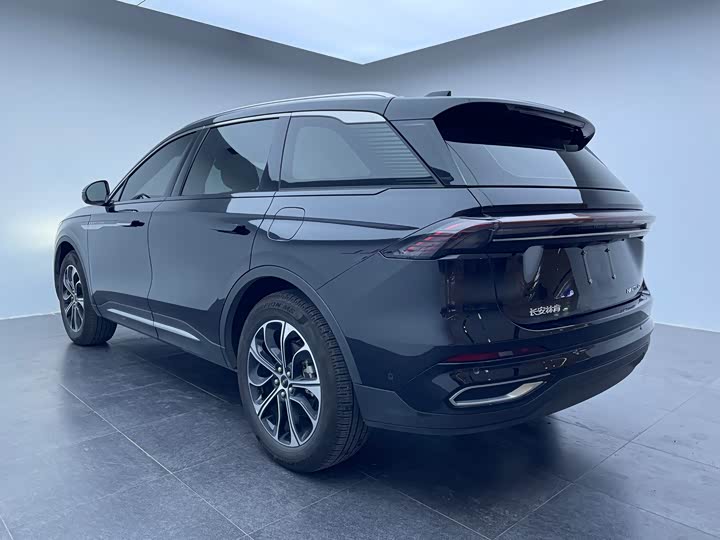 Фото 6 - Lincoln Nautilus