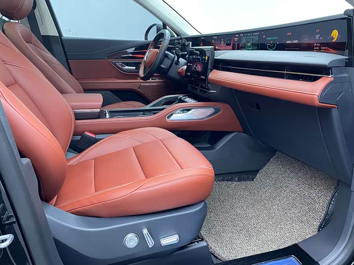 Фото 8 - Lincoln Nautilus