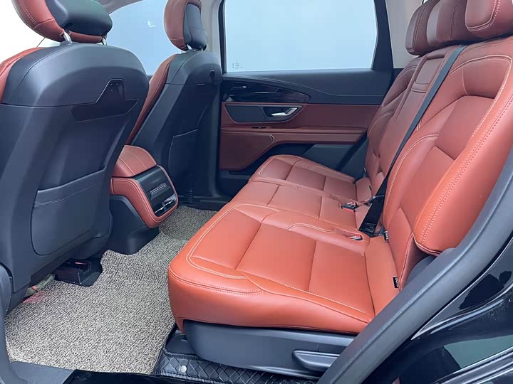 Фото 9 - Lincoln Nautilus