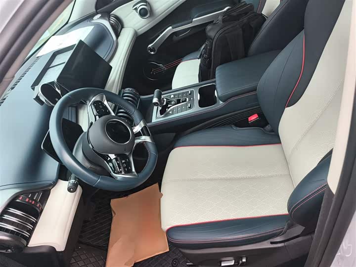 Фото 15 - BYD Yuan Plus