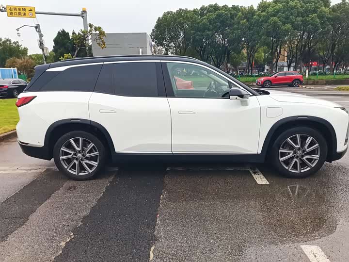 Фото 4 - Nio ES8