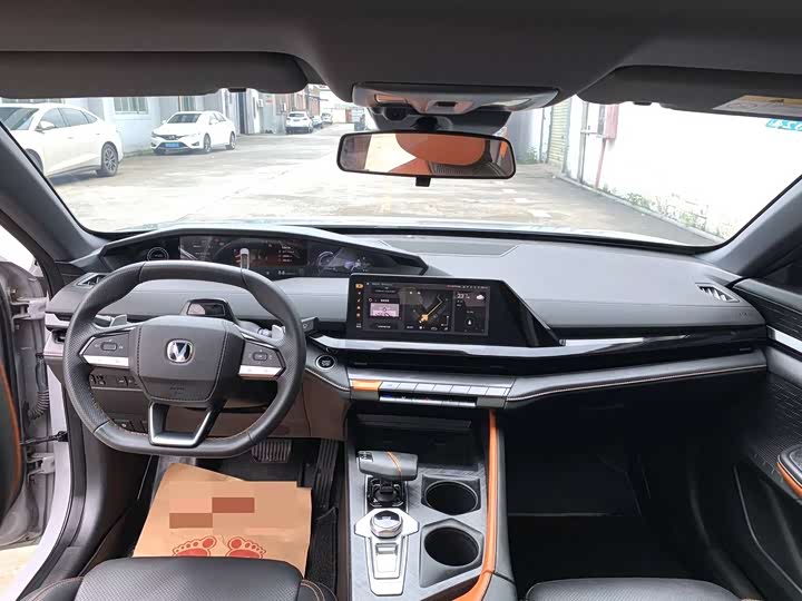 Фото 7 - Changan UNI-V