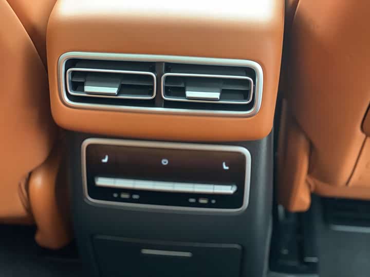 Фото 16 - LiXiang L7