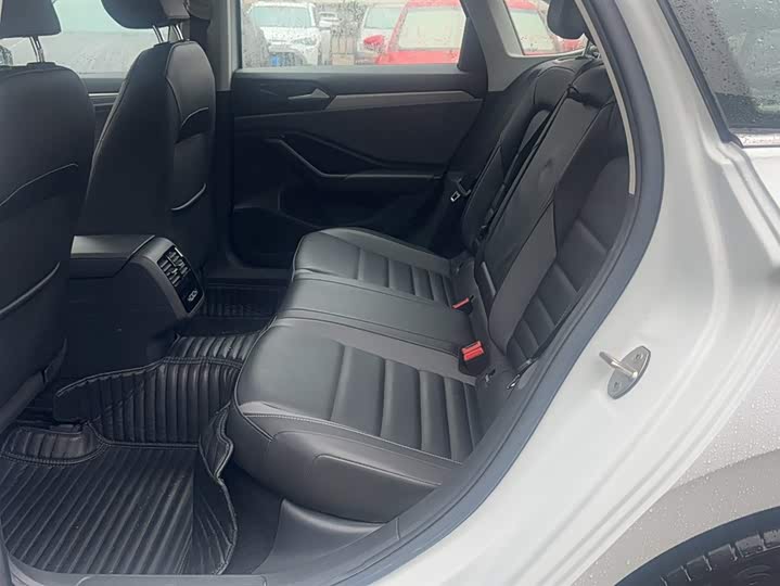 Фото 14 - Volkswagen Sagitar L