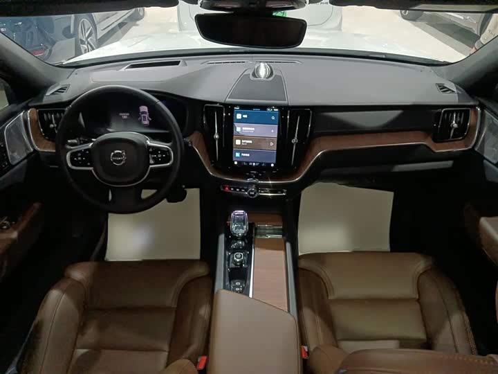 Фото 10 - Volvo XC60 Hybrid