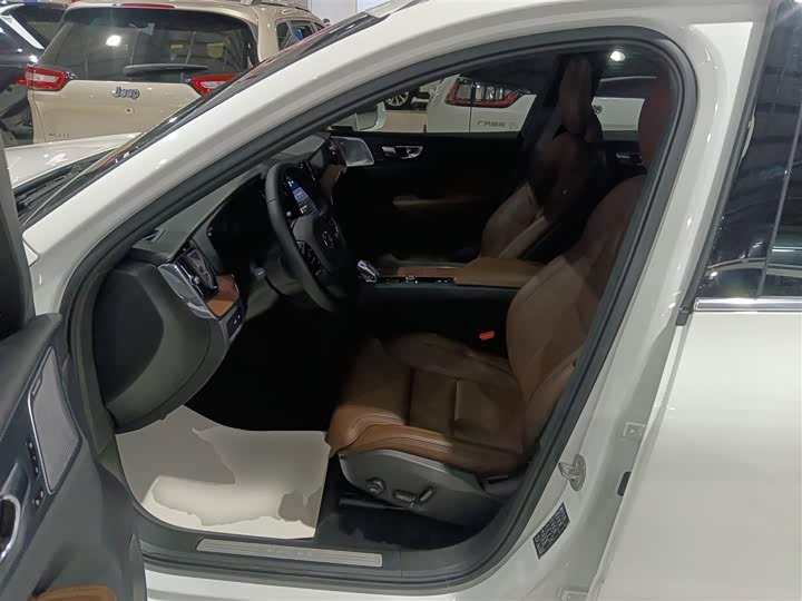 Фото 15 - Volvo XC60 Hybrid