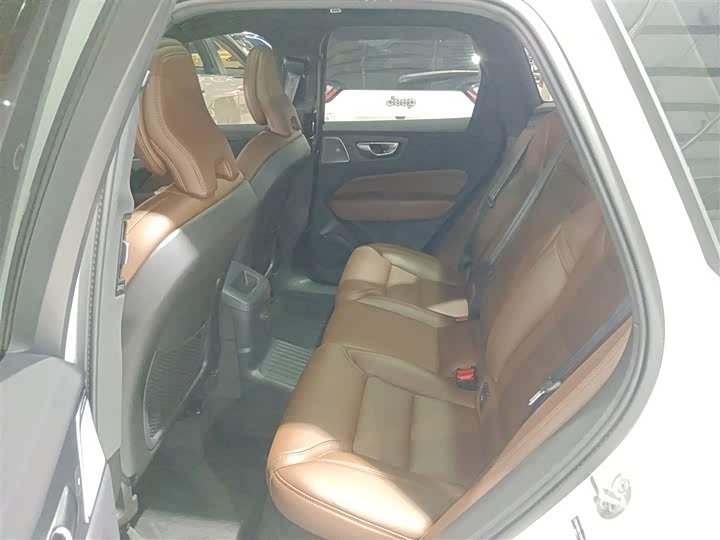 Фото 17 - Volvo XC60 Hybrid