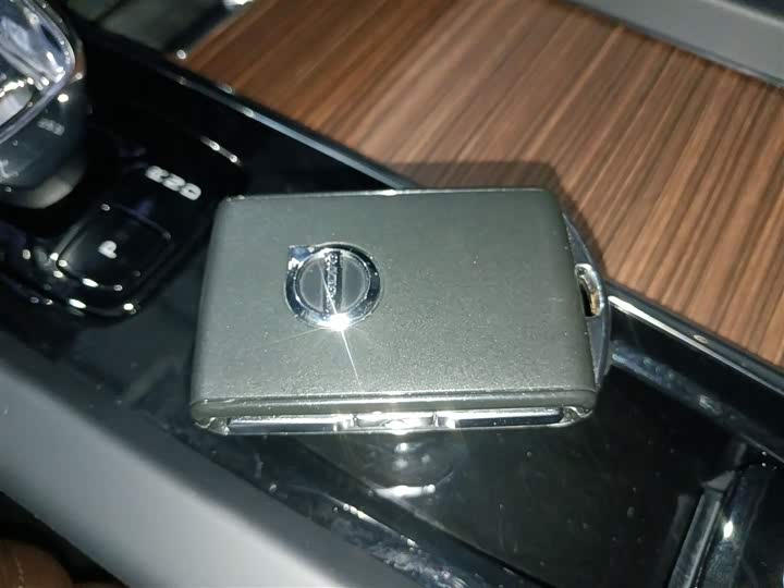 Фото 9 - Volvo XC60 Hybrid