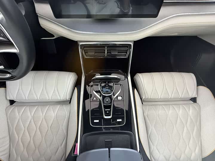 Фото 11 - BYD Tang Hybrid/EV