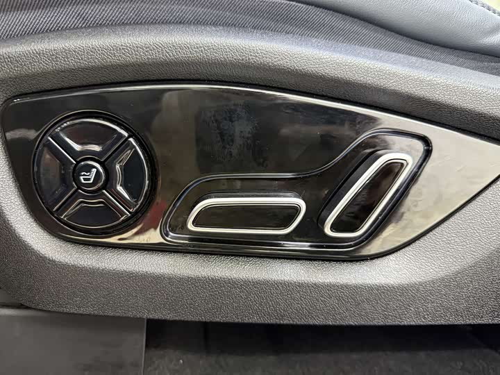 Фото 20 - BYD Tang Hybrid/EV