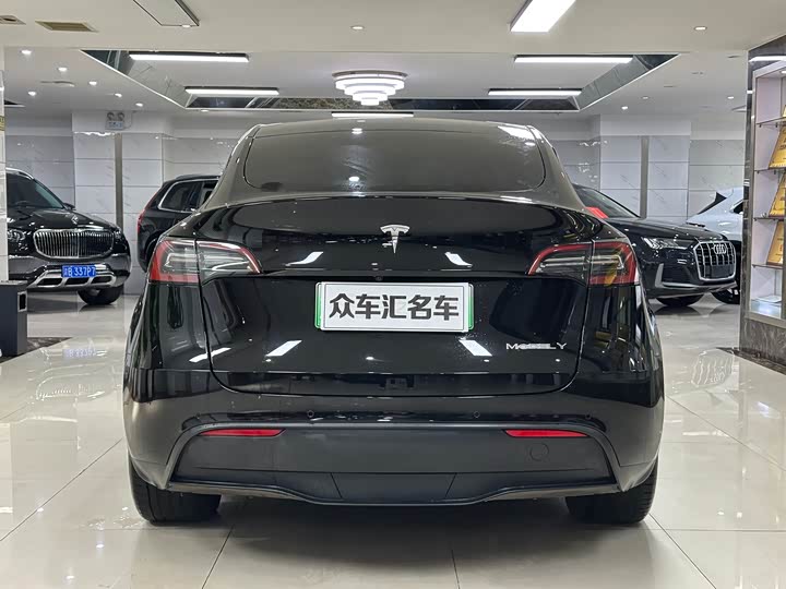 Фото 13 - Tesla Model Y