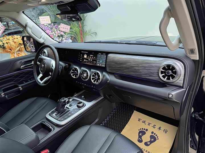 Фото 13 - Tank 300