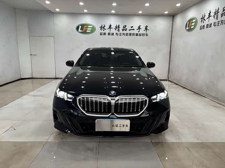 Фото 3 - BMW 5 Series