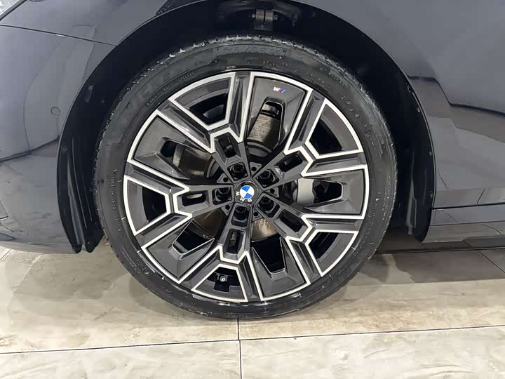 Фото 32 - BMW 5 Series