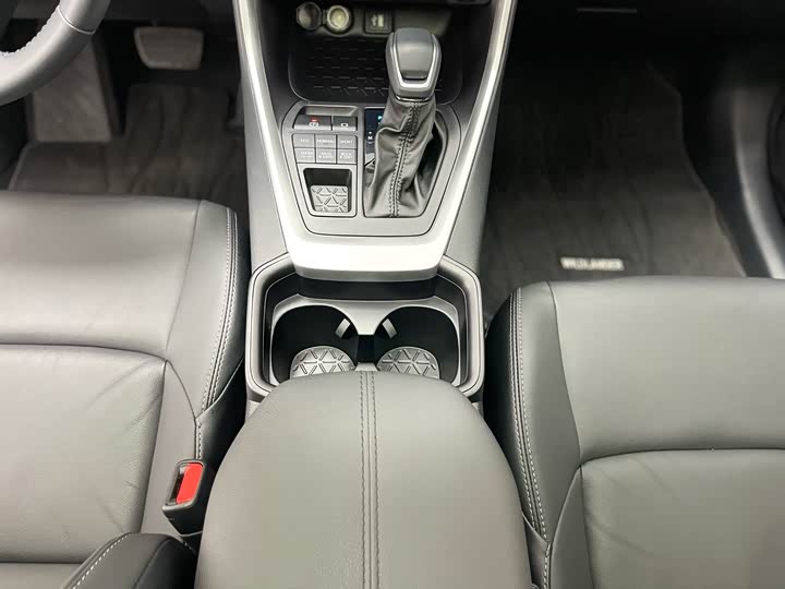 Фото 24 - Toyota Wildlander