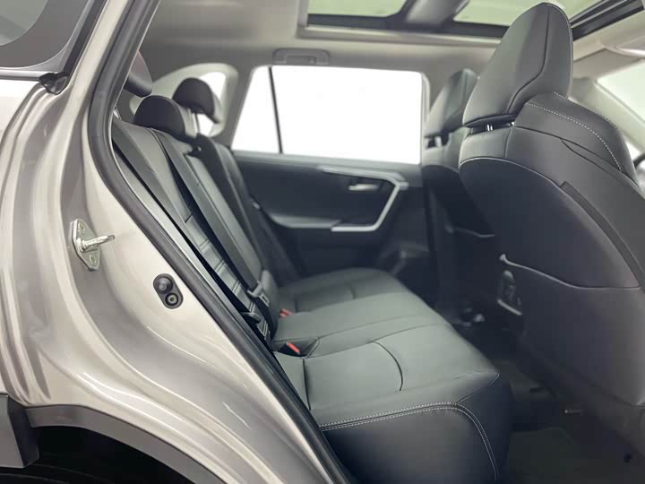 Фото 32 - Toyota Wildlander