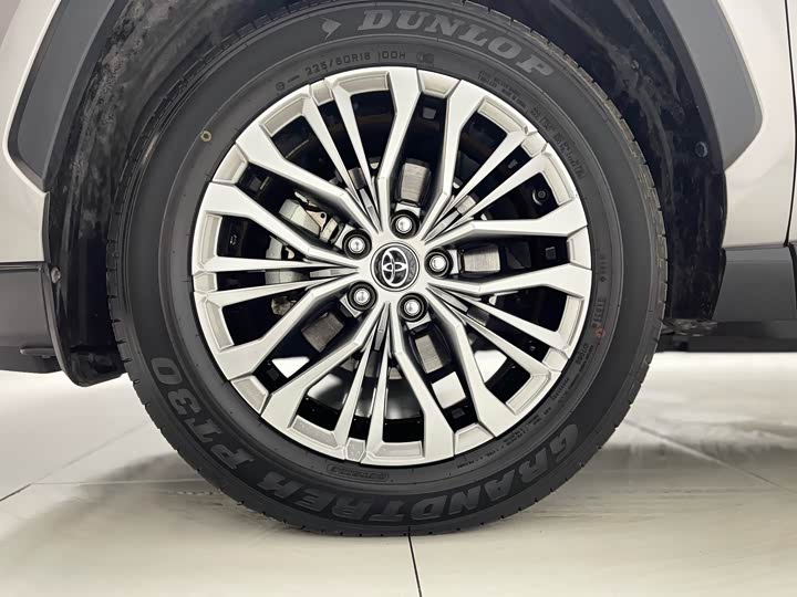 Фото 7 - Toyota Wildlander