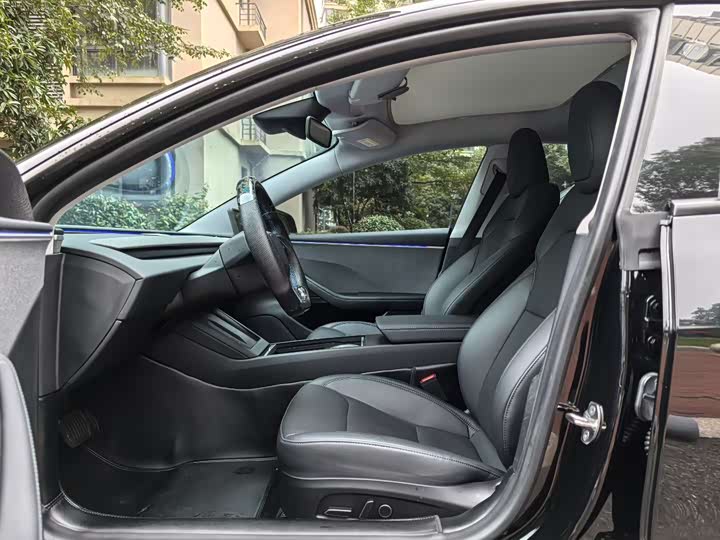 Фото 4 - Tesla Model 3