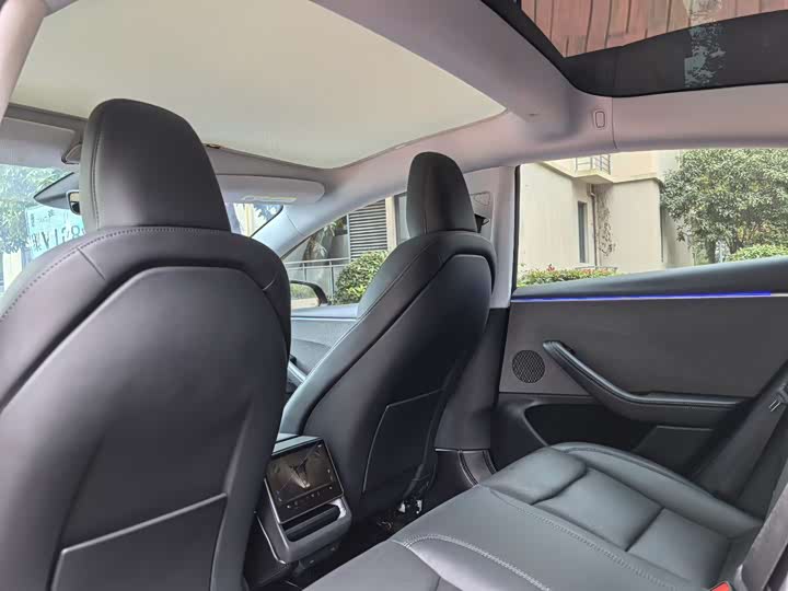 Фото 6 - Tesla Model 3