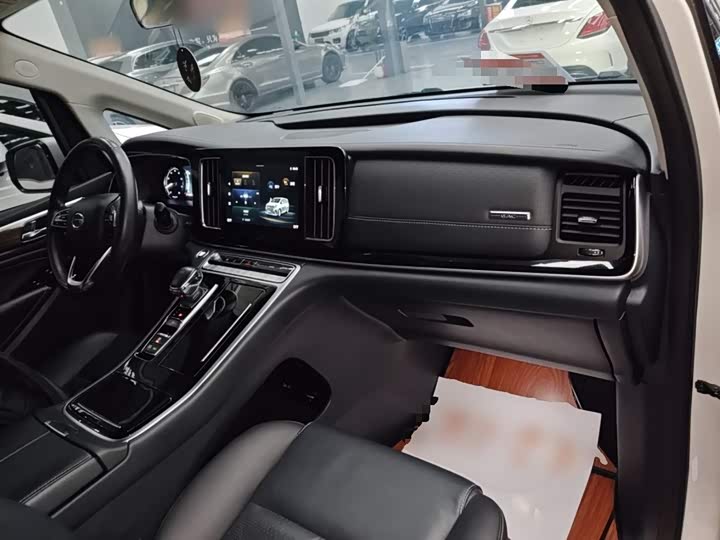 Фото 10 - GAC Trumpchi M8