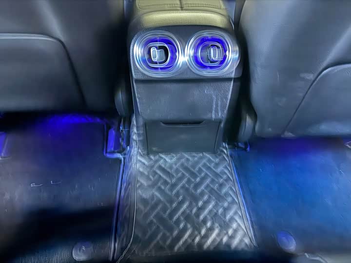 Фото 11 - Mercedes-Benz C-Class