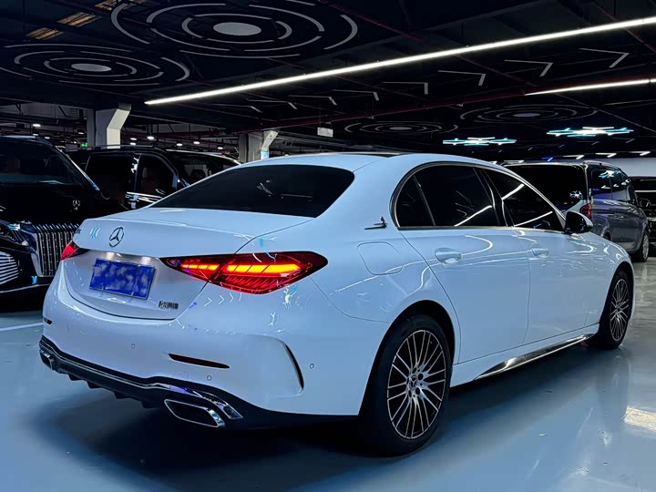 Фото 19 - Mercedes-Benz C-Class