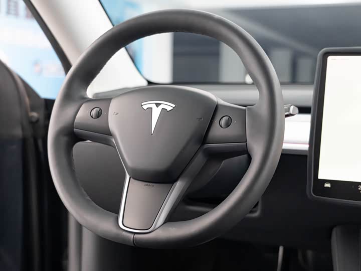 Фото 10 - Tesla Model Y