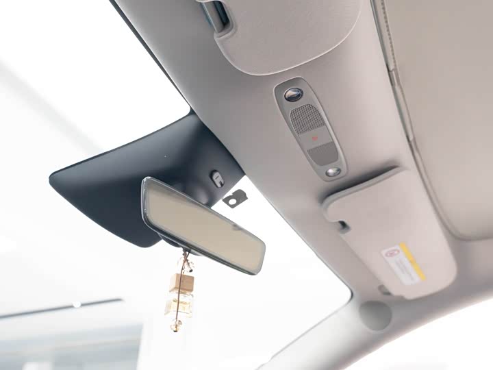 Фото 14 - Tesla Model Y