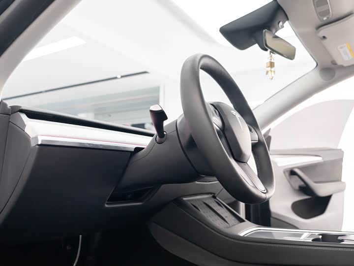 Фото 15 - Tesla Model Y