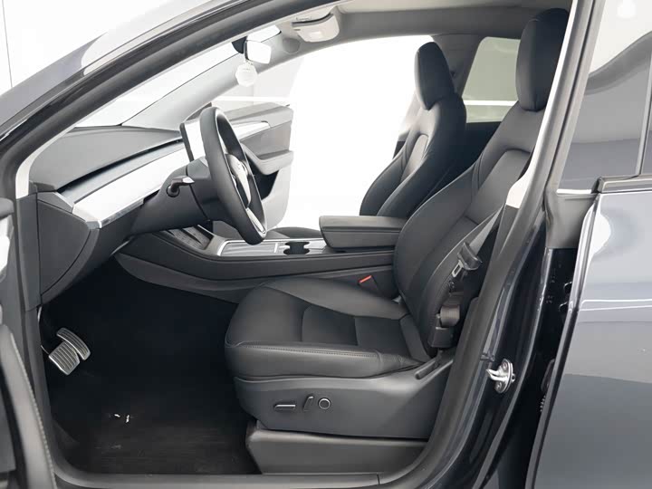 Фото 17 - Tesla Model Y