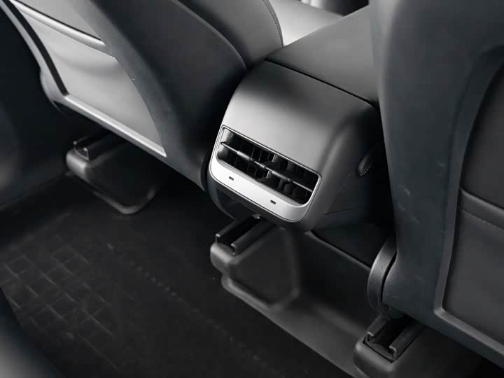 Фото 18 - Tesla Model Y