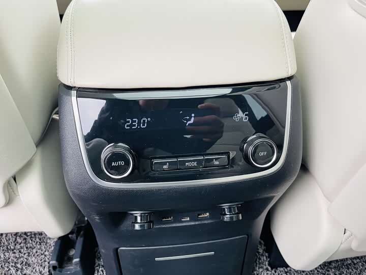 Фото 8 - LiXiang One